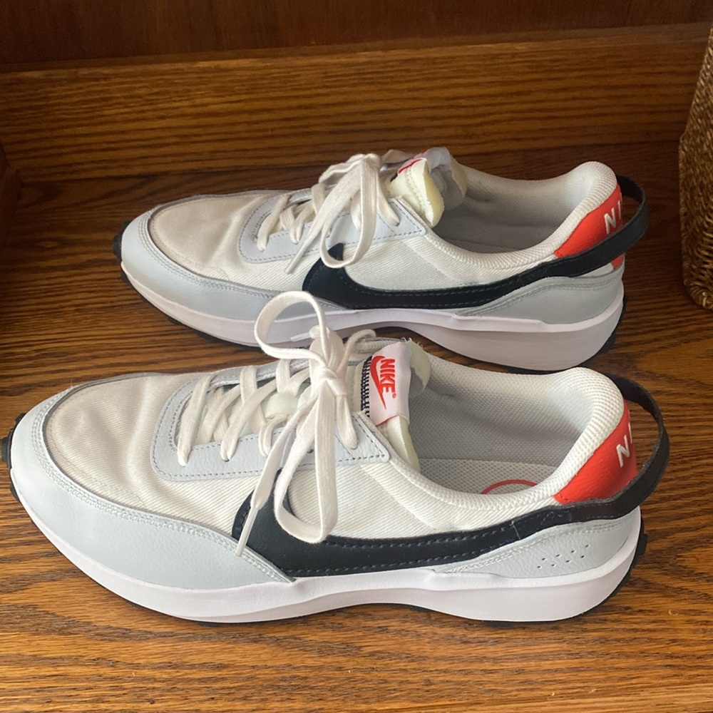 Nike VG2 men’s size 11 white with black swoosh